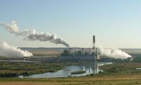 Pembangkit listrik tenaga batu bara di Wyoming pusat, Amerika Serikat. Foto oleh Greg Goebel/Wikimedia Commons
