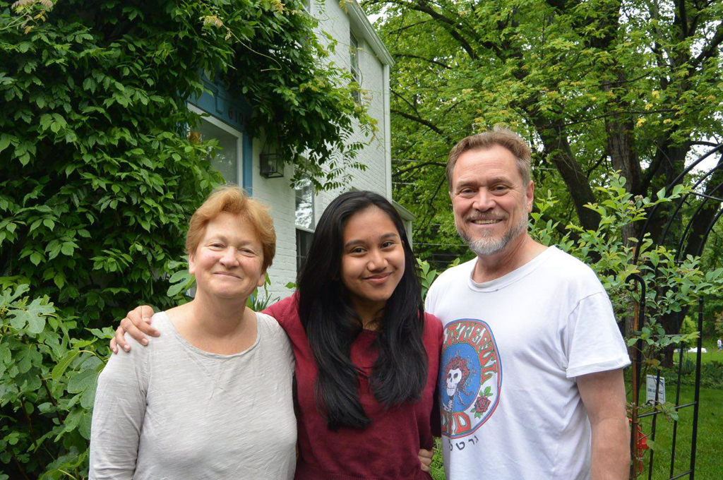 <p>Pina with her host parents.</p>