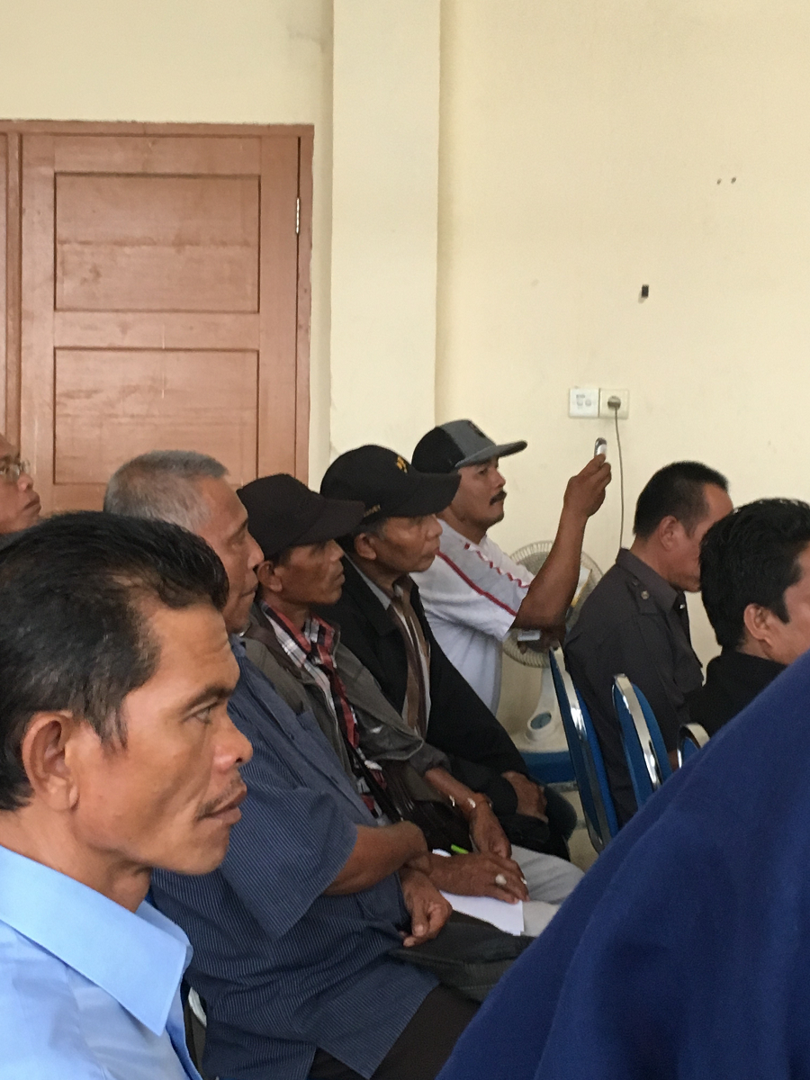 <p>Farmers listen in on a discussion of land disputes at the Musi Banuasin sub-district office in South Sumatra. Photo by WRI</p>

