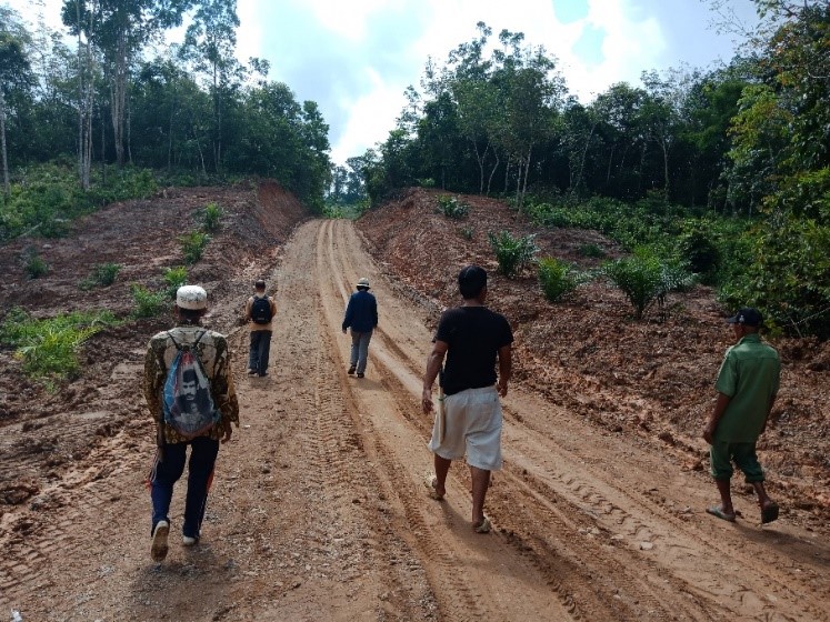 <p>Transect Walk Menuju Wilayah Perusahaan Sawit, Fitriyanda/ Pemuda Desa Tandun</p>