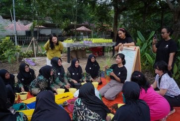 Tim KSPL dan Kebun Kumara melaksanakan lokakarya urban farming untuk kader posyandu.