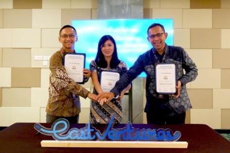 Muhammad Yusrizki (Head of KADIN Net Zero Hub), Avina Sugiarto (Partner East Ventures), Arief  Wijaya (Program Director, WRI Indonesia).