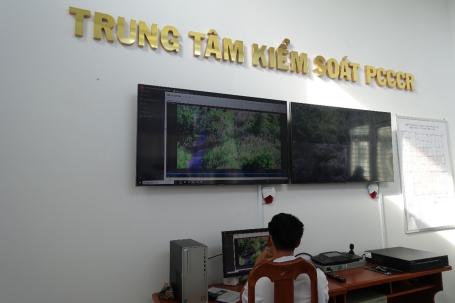 Monitoring room connected with hotspot detection camera. Photo credit: Eli Nur Nirmala Sari/WRI Indonesia