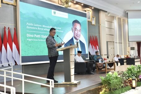 Dino Patti Djalal membawakan public lecture.