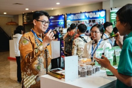 Booth Penyedia Solusi Iklim pada Forum Investasi Iklim