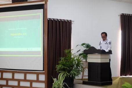 Wakil Wali Kota Sungai Penuh saat memberikan sambutan.