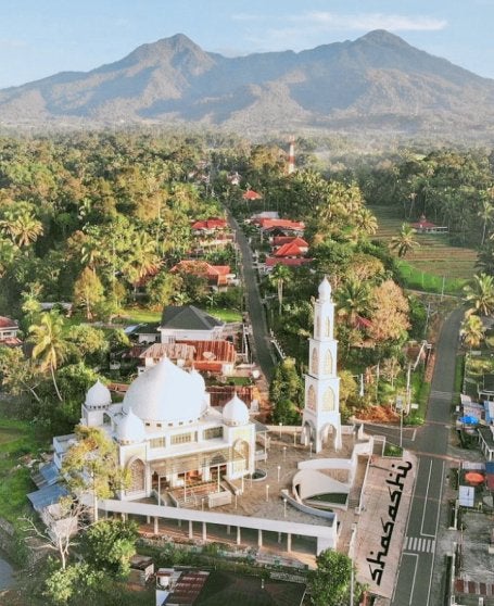 gunung_sago_dan_masjid_raya_tanjung_bonai_lintau.jpg