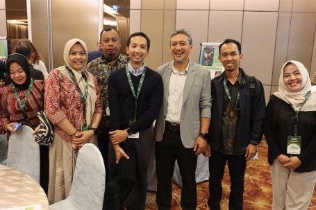 Perwakilan KP KBM bersama tim inisiatif Smallholder dan Unilever Asia Private Limited