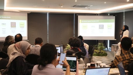 Sesi pengenalan Global Forest Watch.