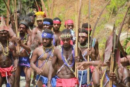 Masyarakat adat Suku Moskona di Bentang Alam Mahkota Permata Tanah Papua (Kredit: Irman Komunitas V. Bintuni)