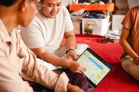 Proses diskusi dengan petani untuk memahami kebutuhan mereka dengan lebih baik.