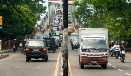 Pontianak traffic near Kapuas bridge in West Kalimantan, Indonesia / Credit: Ramadian Bachtia/CIFOR