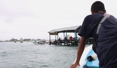 Kota pesisir Makassar