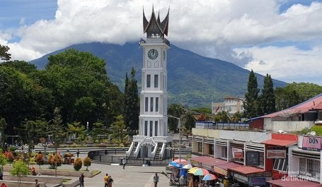 sumber: https://www.detik.com/edu/detikpedia/d-6214464/mengenal-provinsi-sumatera-barat-bahasa-dan-kebudayaannya
