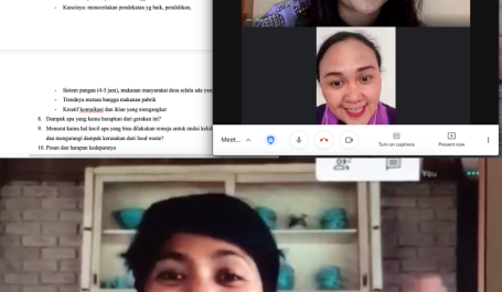 Interviewing the sources for online #CeritaKita contents.