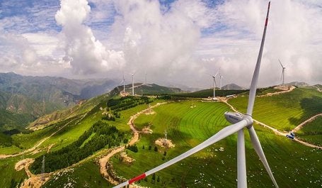 Taking bold climate action, such as increasing renewable energy capacity, can stimulate economic growth while reducing air pollution. Photo by Hahaheditor12667/Wikimedia Commons
