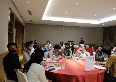 Youth in Bandung in a discussion.